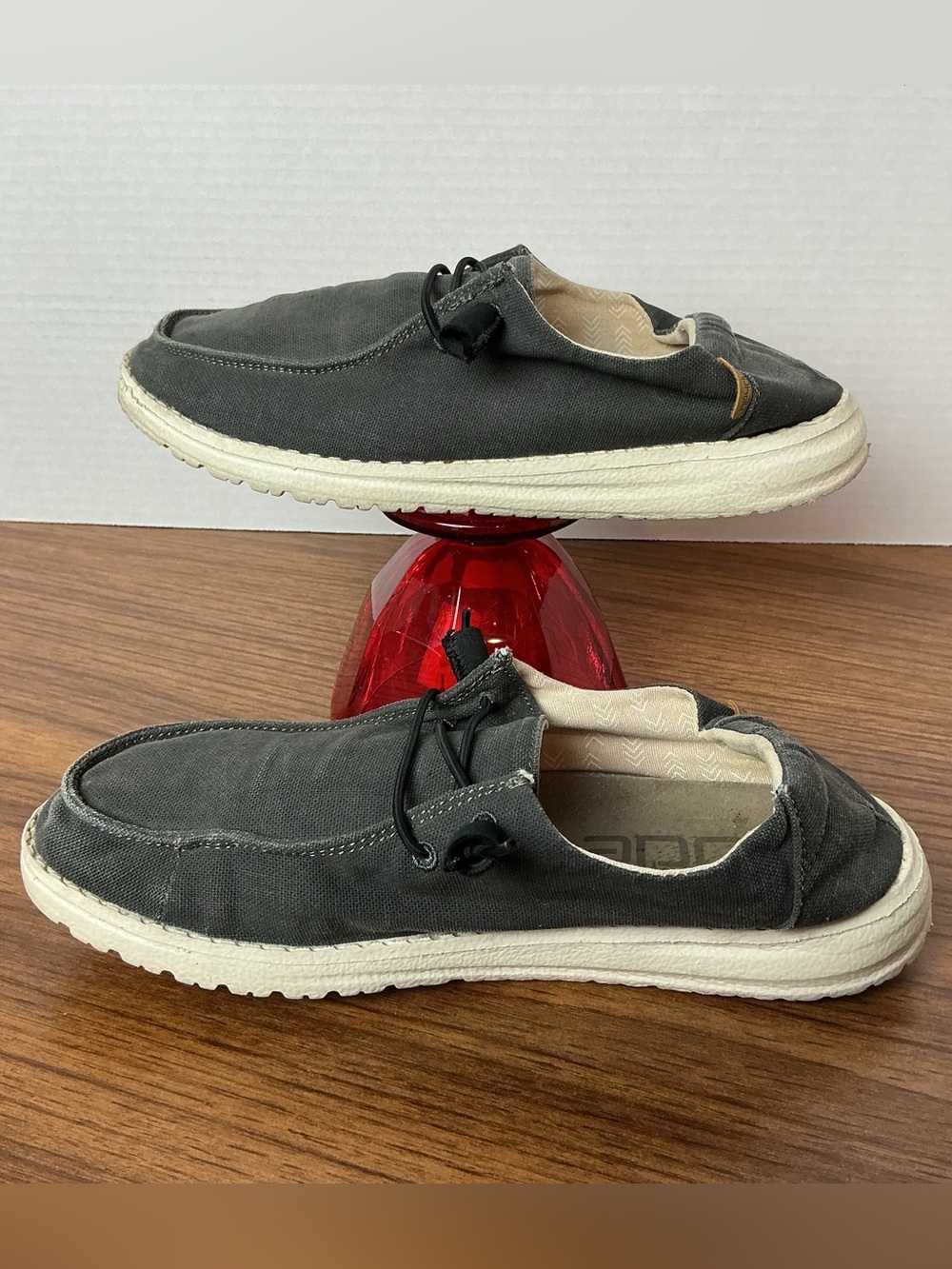 Hey Dude Wendy Gray Chambray Slip-On Shoes Women’s Size 7 - Picture 5 of 8